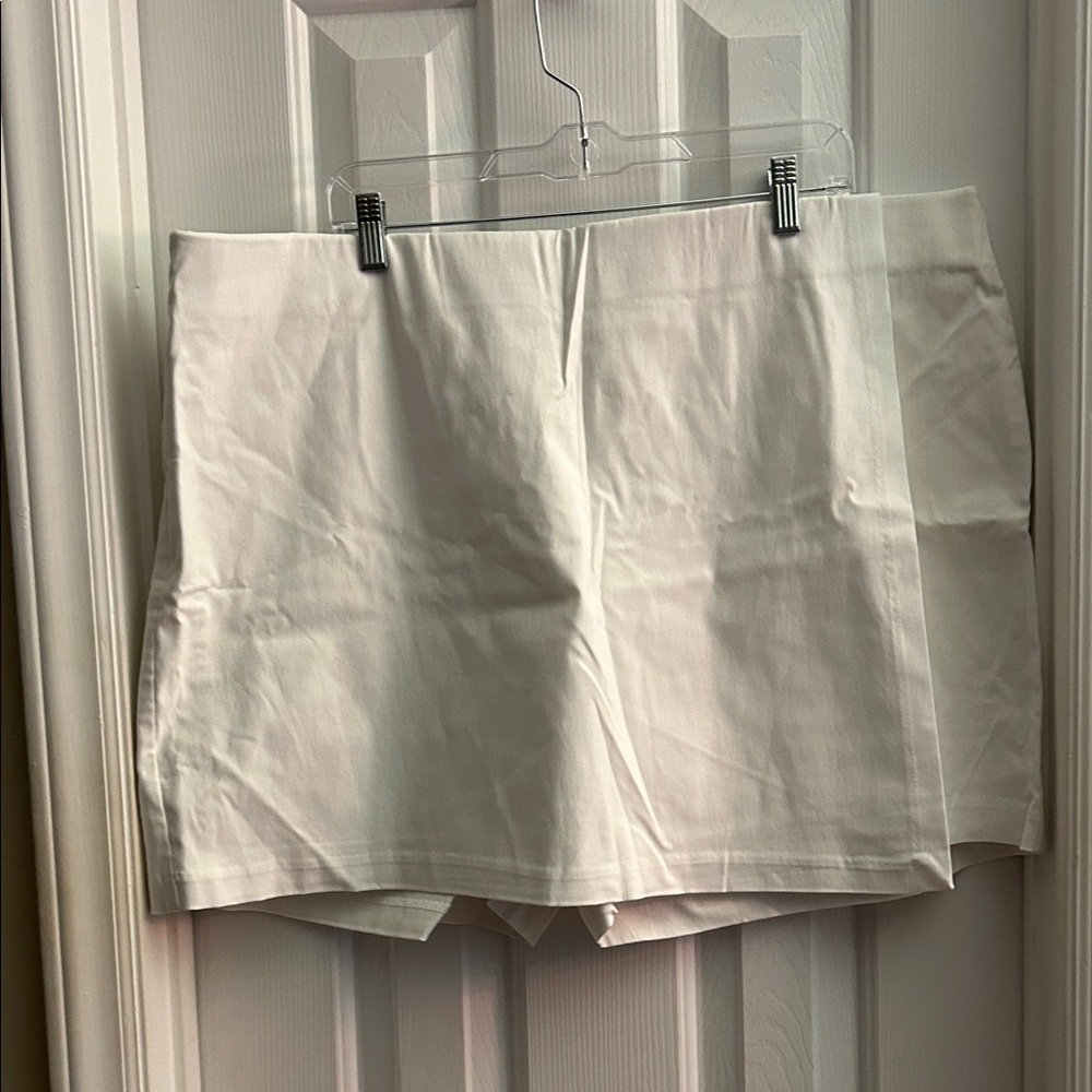 White Women's Skort size 22W NWT